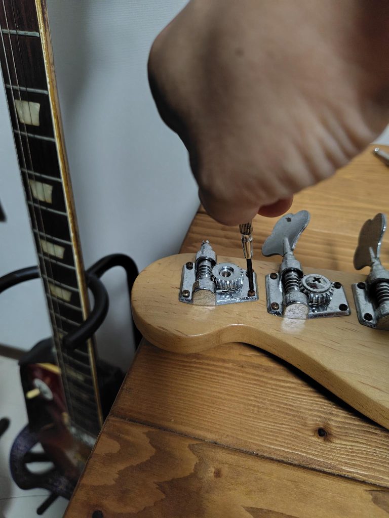 エレキベースのペグが折れた！自分で交換できる？ | 麦酒マンの音楽ブログ